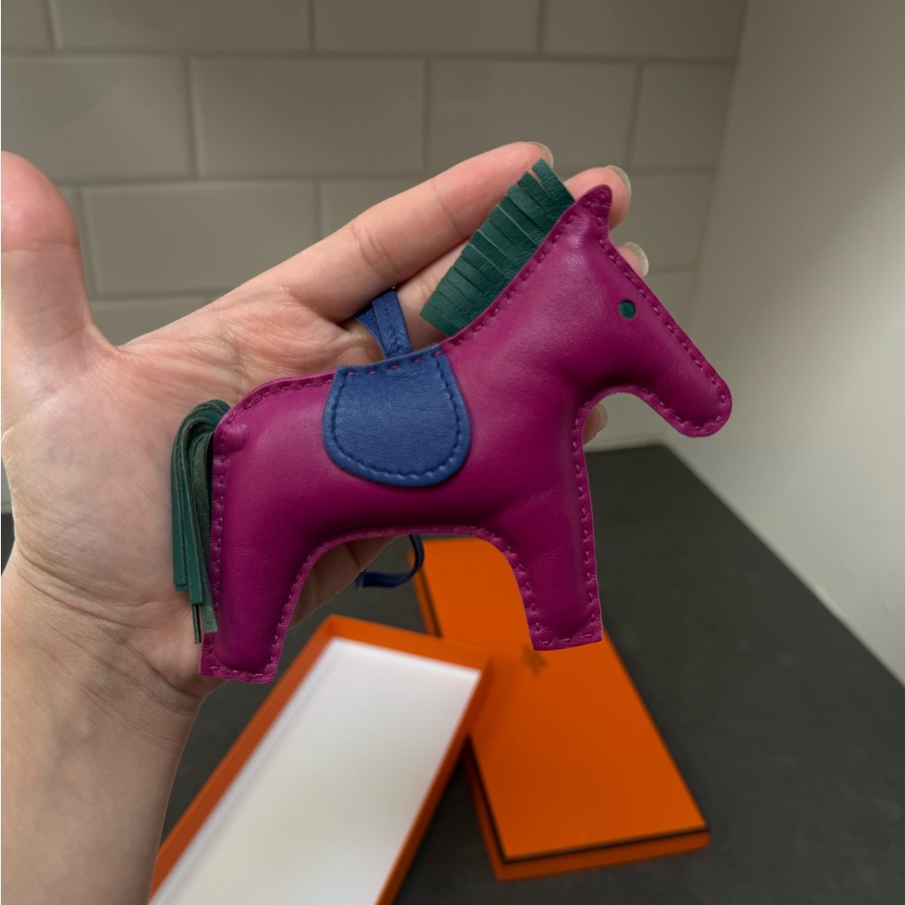 Hermès Milo Agneau Rodeo Charm MM Rose Purple Electric Blue - Picture 7 of 11